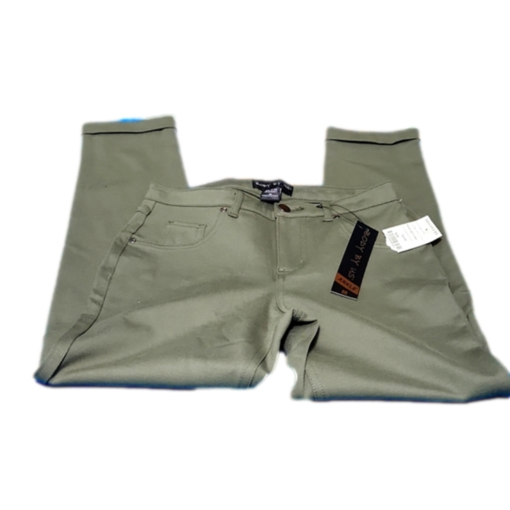♡Body by us pant NWT sz. Medium